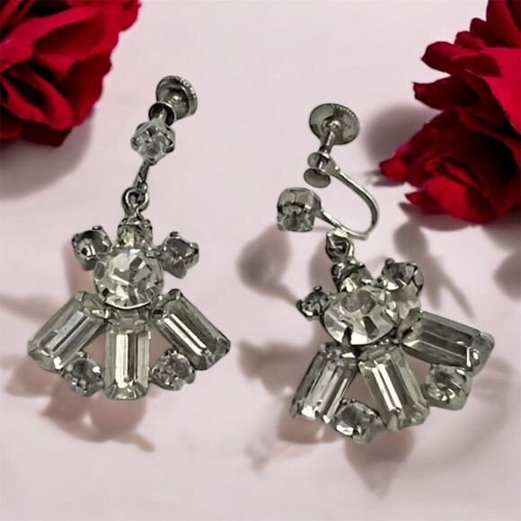 Unbranded Jewelry - Rhinestone Earrings screwback silvertone dangle vintage 1.5 inches